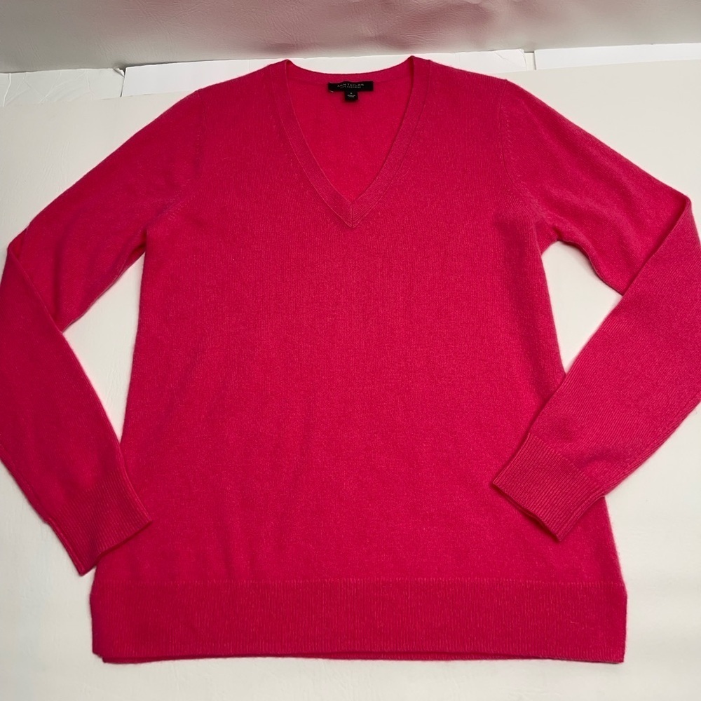Ann Taylor 100% cashmere v neck sweater pink size M